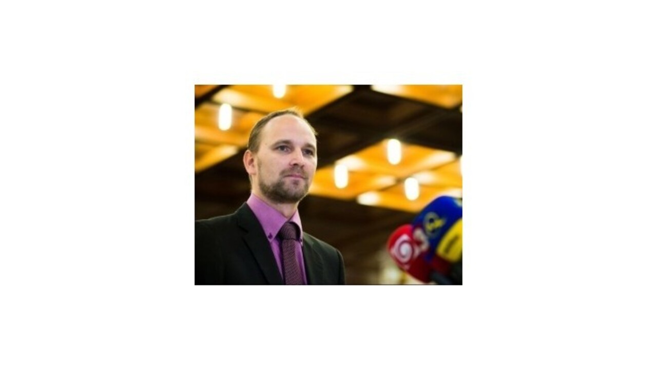 Obyčajní ľudia chcú v televízii počuť viac angličtiny