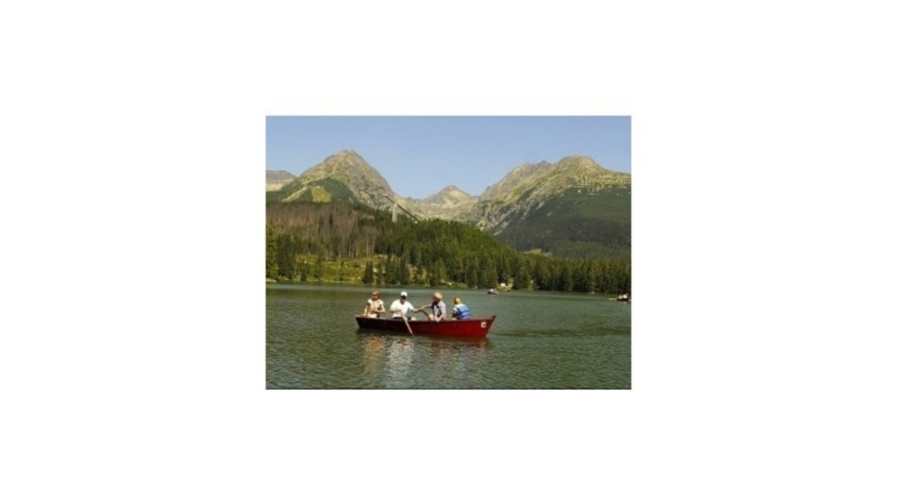 Zelené sfarbenie Štrbského plesa spôsobili vysoké teploty