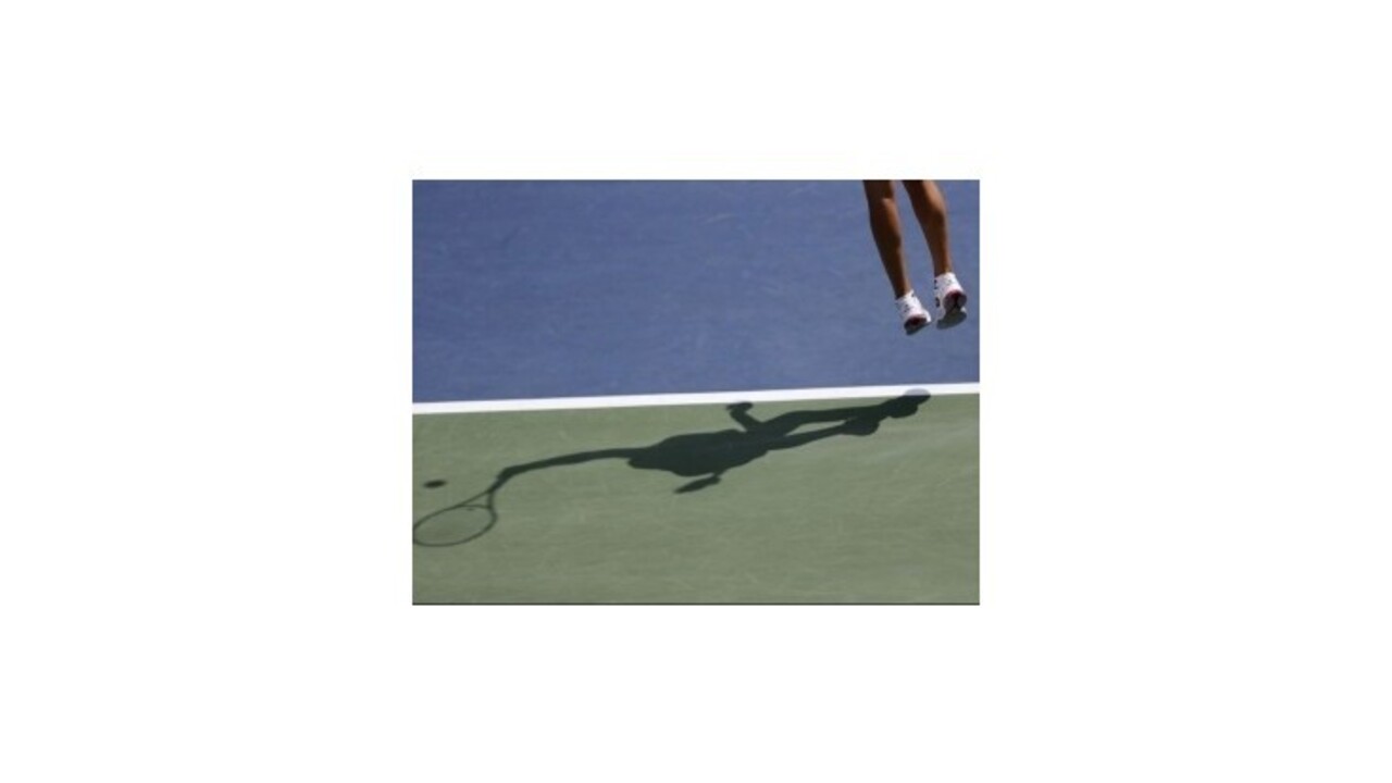 Makarovová vyradila finalistku Wimbledonu Lisickú