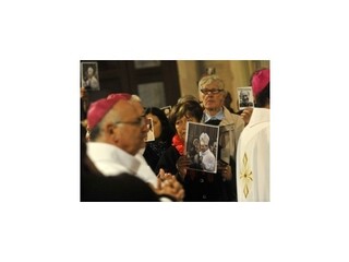 Priaznivci Bezáka prišli opäť na omšu biskupov