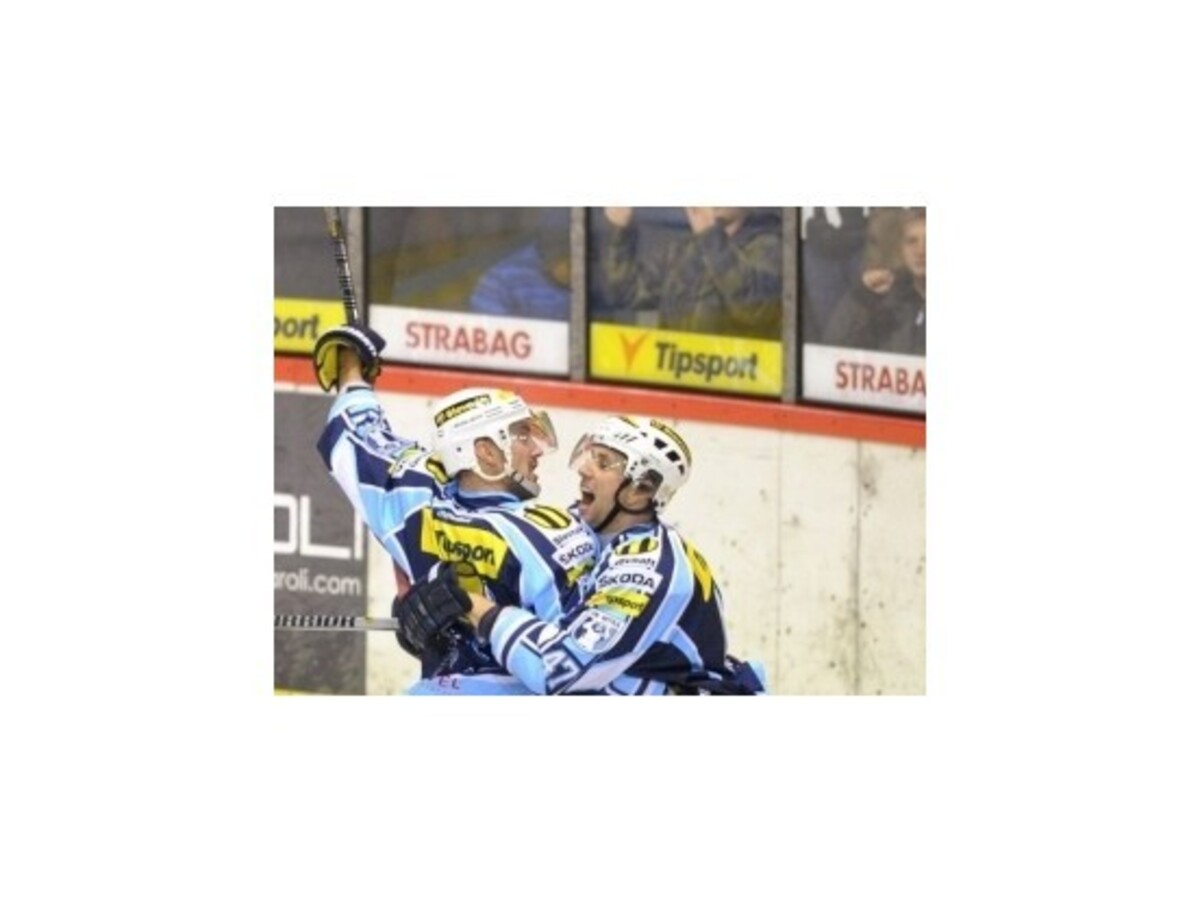 Hokejovú extraligu ovládli domáce tímy