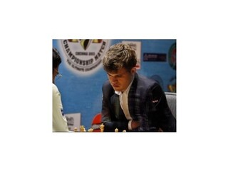 Nór Carlsen novým šachovým šampiónom, Anandovi nedal šancu