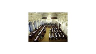 Novozvolení českí poslanci sa dnes prvýkrát zišli v snemovni