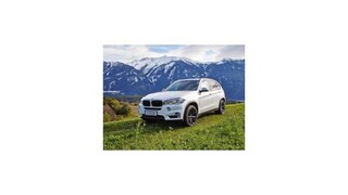 Za volantom najnovšej generácie BMW X5/Range Rover Sport