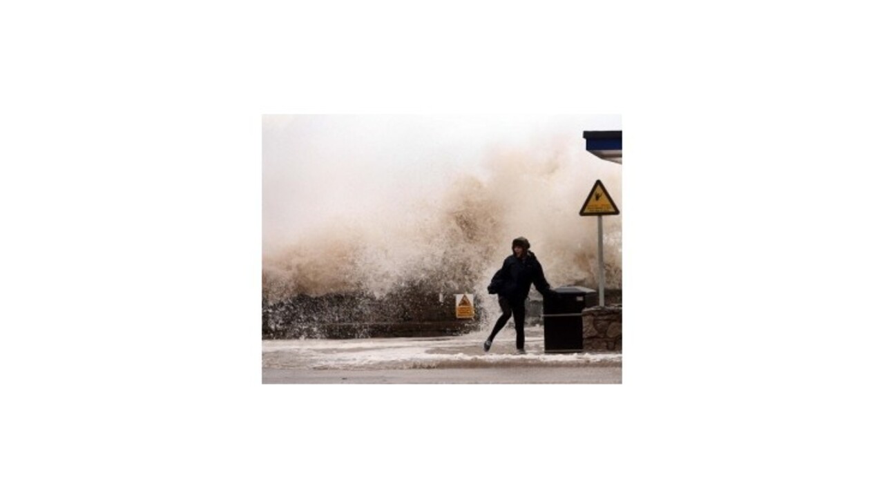 Severozápadnú Európu trápi silný orkán, hlásia prvé obete