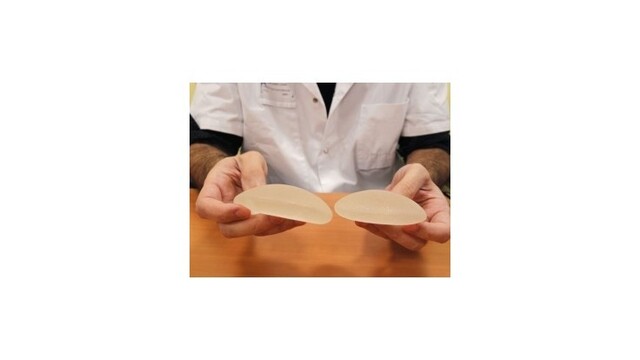 Za nebezpečné prsné implantáty dostal šéf firmy 4 roky väzenia