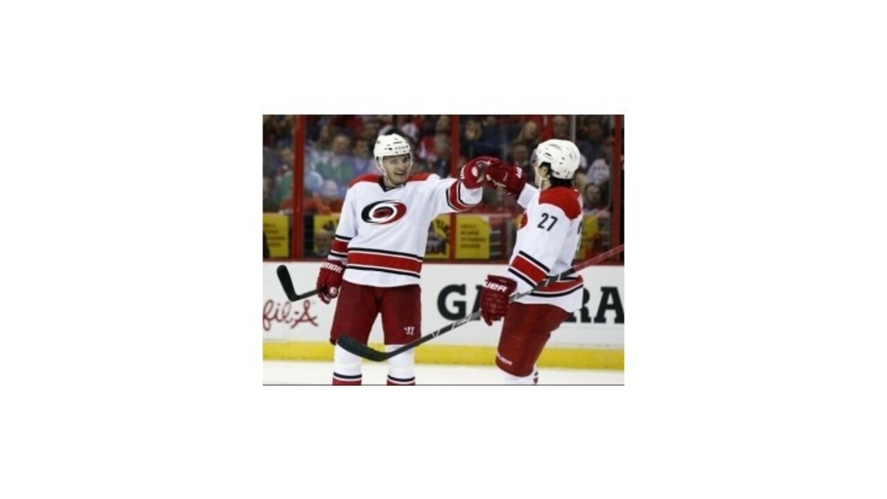 Sekerove dve asistencie nestačili Caroline, Ovečkin prekonal Bondru