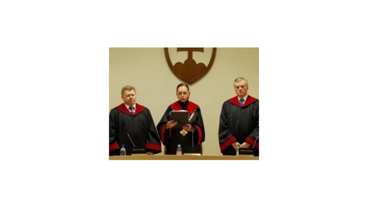 Zníženie platov sudcov je protiústavné, rozhodol Ústavný súd