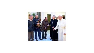 Pápež oslávil narodeniny s bezdomovcami