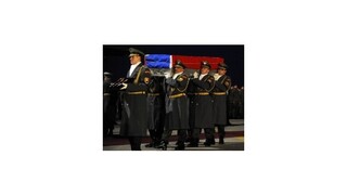 Pozostatky dvoch slovenských vojakov priviezol vládny špeciál na Slovensko