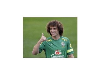 Barca chce do stredu obrany Davida Luiza