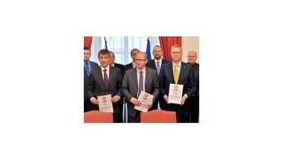 Lídri ČSSD, ANO a KDU-ČSL podpísali koaličnú zmluvu