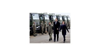 Minister Glváč odovzdal vojakom 30 nových nákladiakov