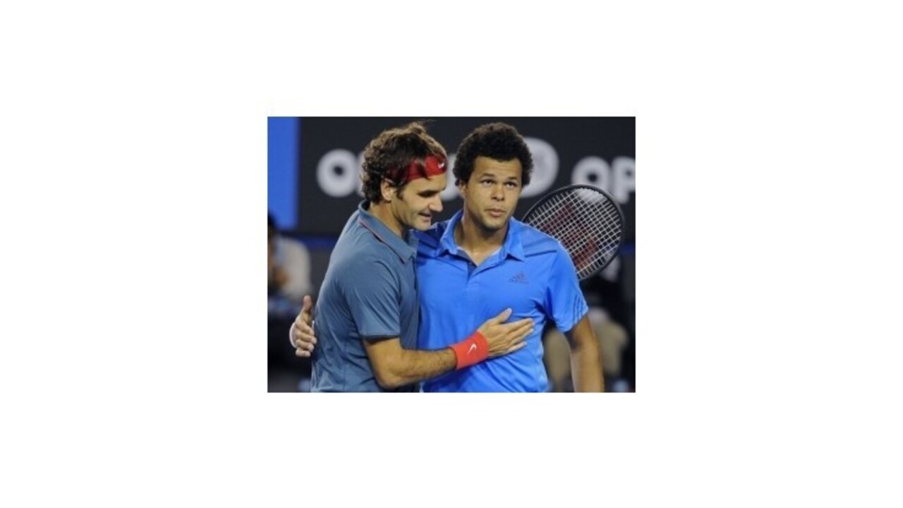 Federer postúpil do štvrťfinále, vyrovnal Connorsov rekord