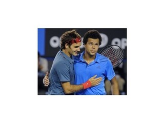 Federer postúpil do štvrťfinále, vyrovnal Connorsov rekord