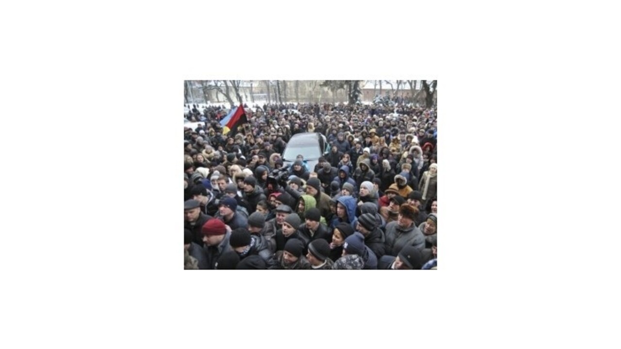 Ukrajinský guvernér pre protesty odstúpil