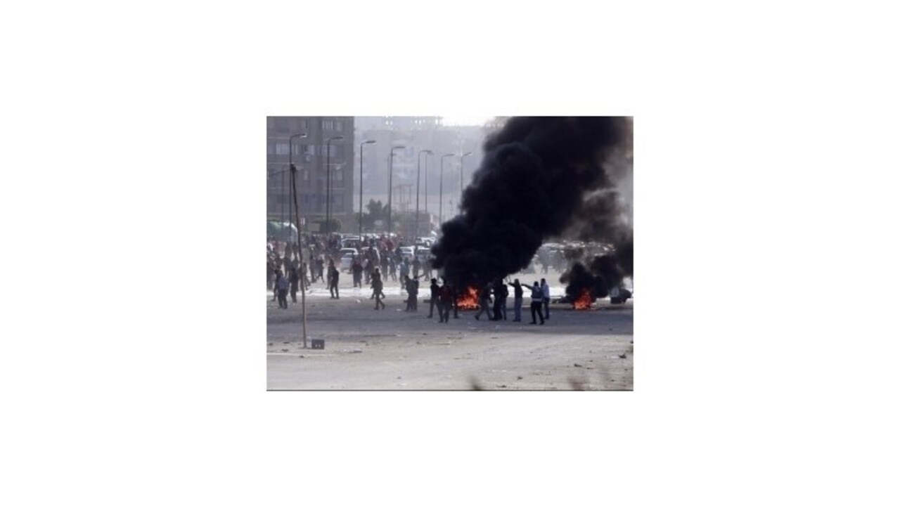 Stúpenci zosadeného prezidenta Mursího útočia na bezpečnostné sily