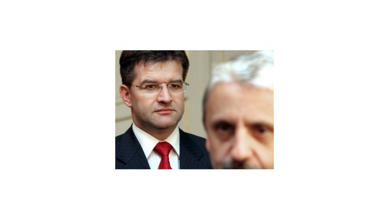 Dzurinda vyčíta Lajčákovi, že Slovensko pri Ukrajine mlčalo