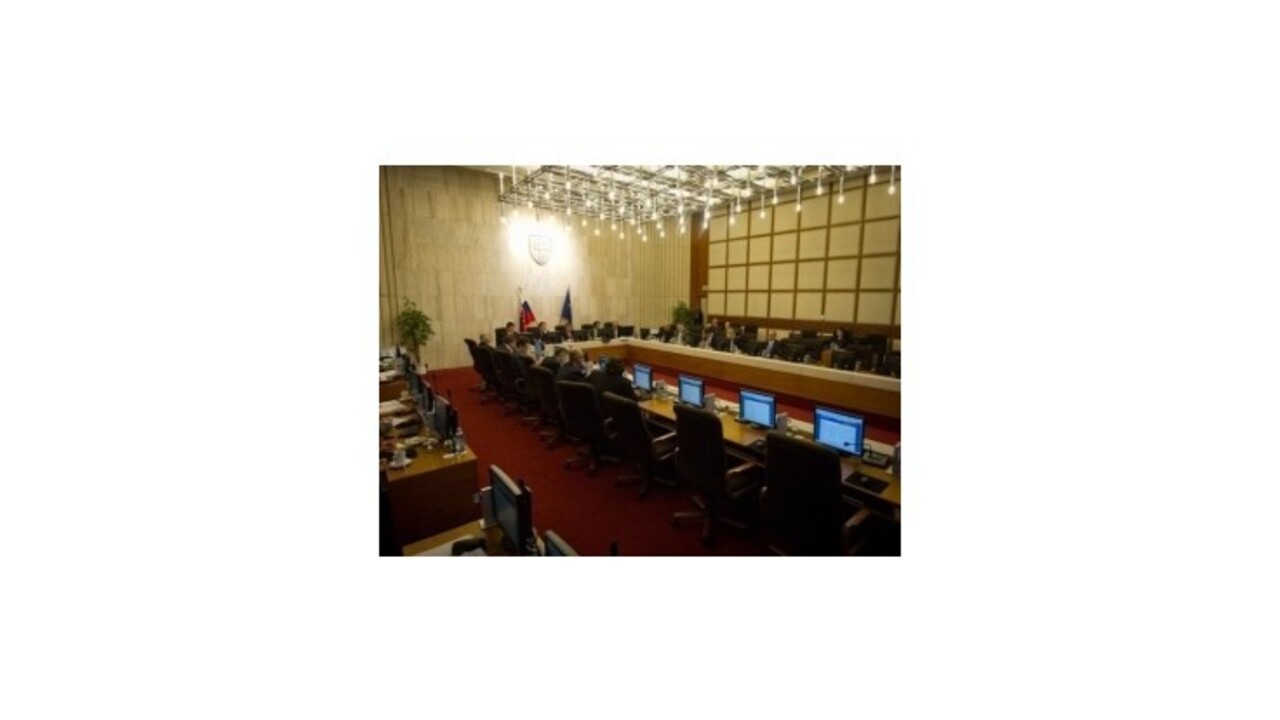 Kabinet o preplácaní výkonov sociálnym zariadeniam nehovoril