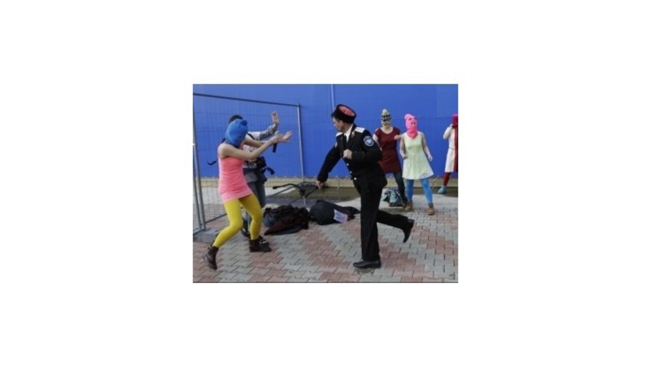 Kozácka hliadka v Soči použila proti Pussy Riot bičíky