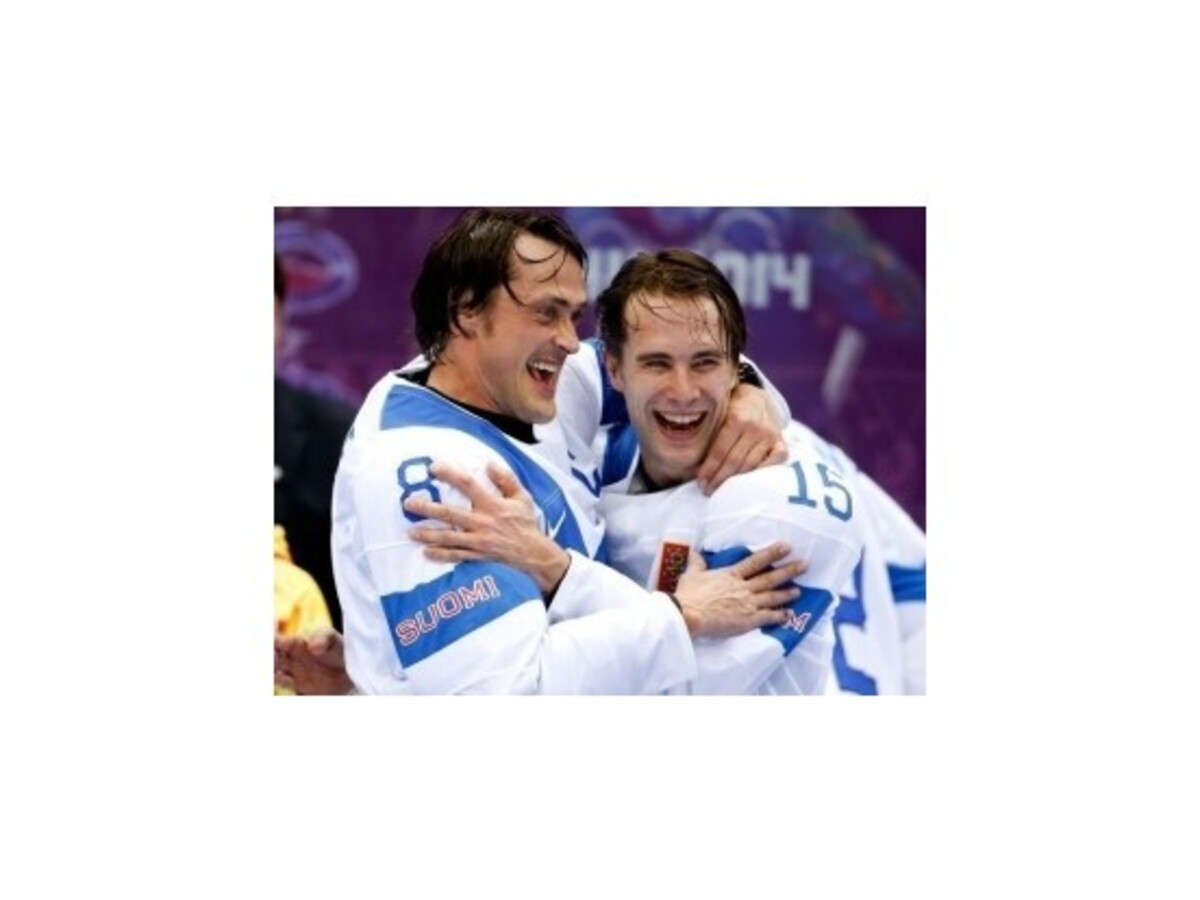 Hokejisti Fínska bronzoví, Selänne s medailami zo štyroch olympiád