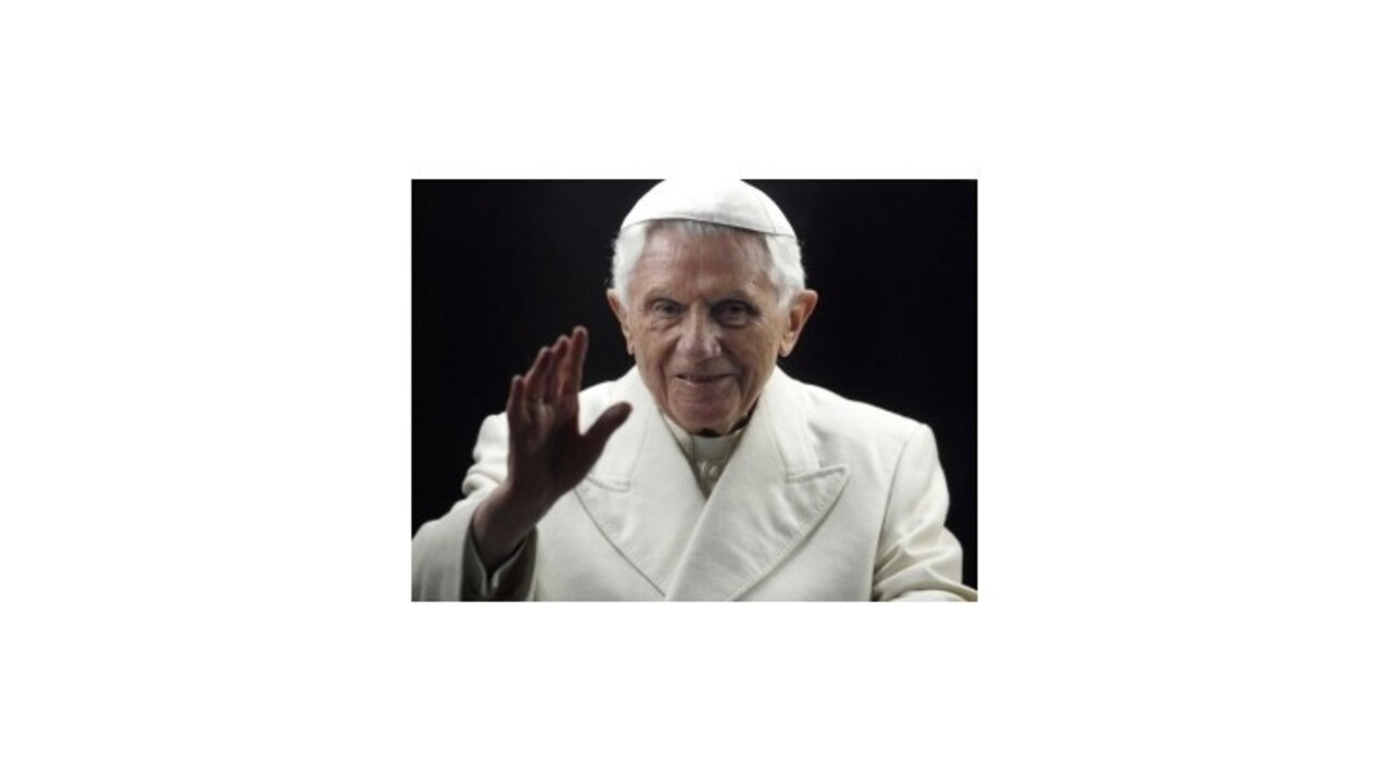 Benedikt XVI. poprel špekulácie o neplatnosti svojho odstúpenia