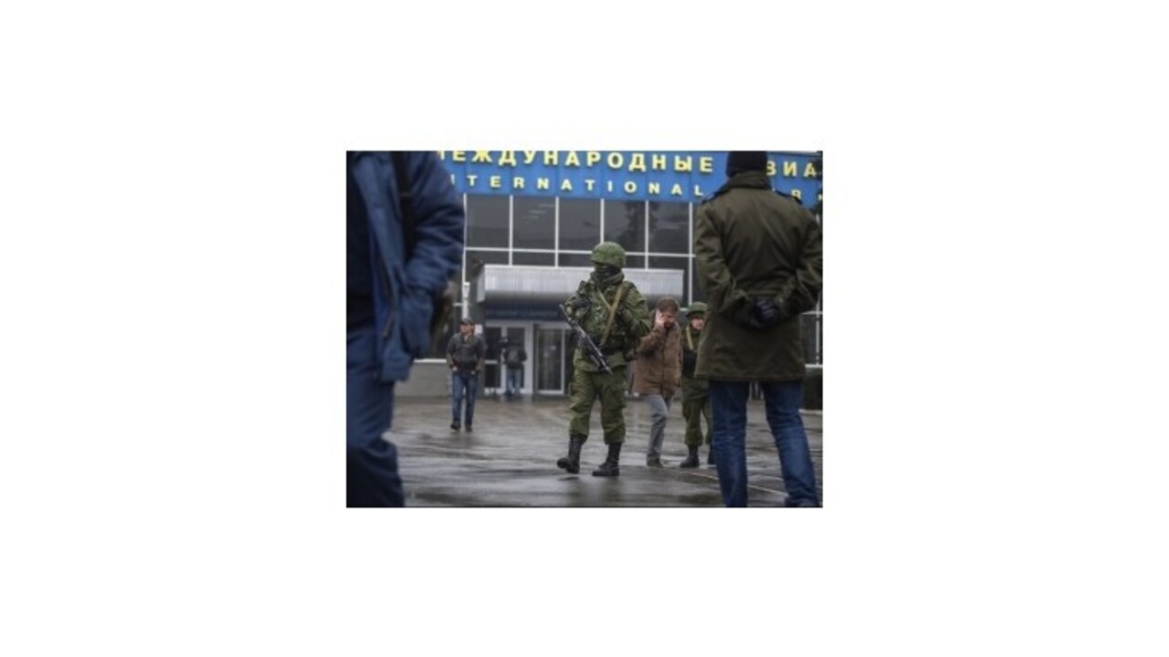 Rusko prvýkrát priznalo, že na Kryme presúva armádu