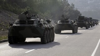 V blízkosti ukrajinskej hranice boli rozmiestnené nové vojenské vozidlá, ukazujú satelitné zábery