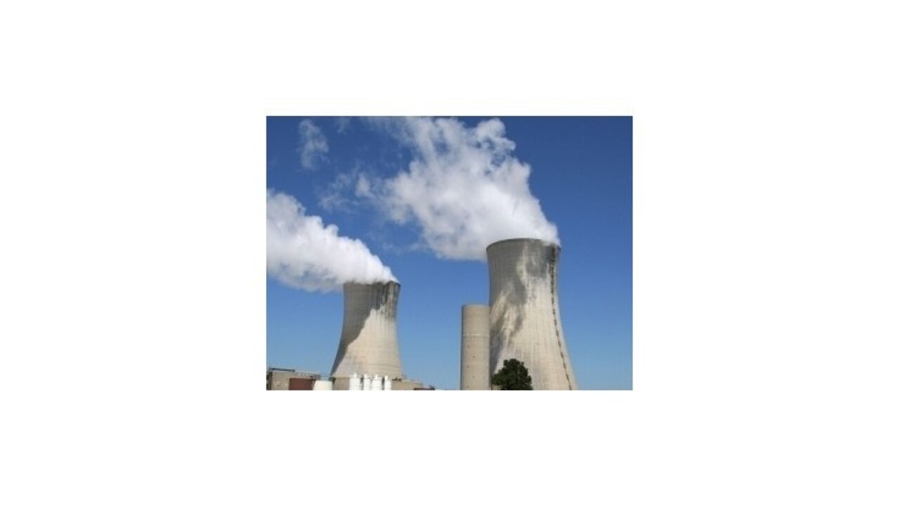 Aktivisti Greenpeace obsadili francúzsku jadrovú elektráreň