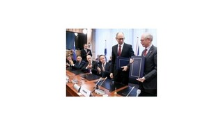 Jaceňuk podpísal politickú časť asociačnej dohody s EÚ