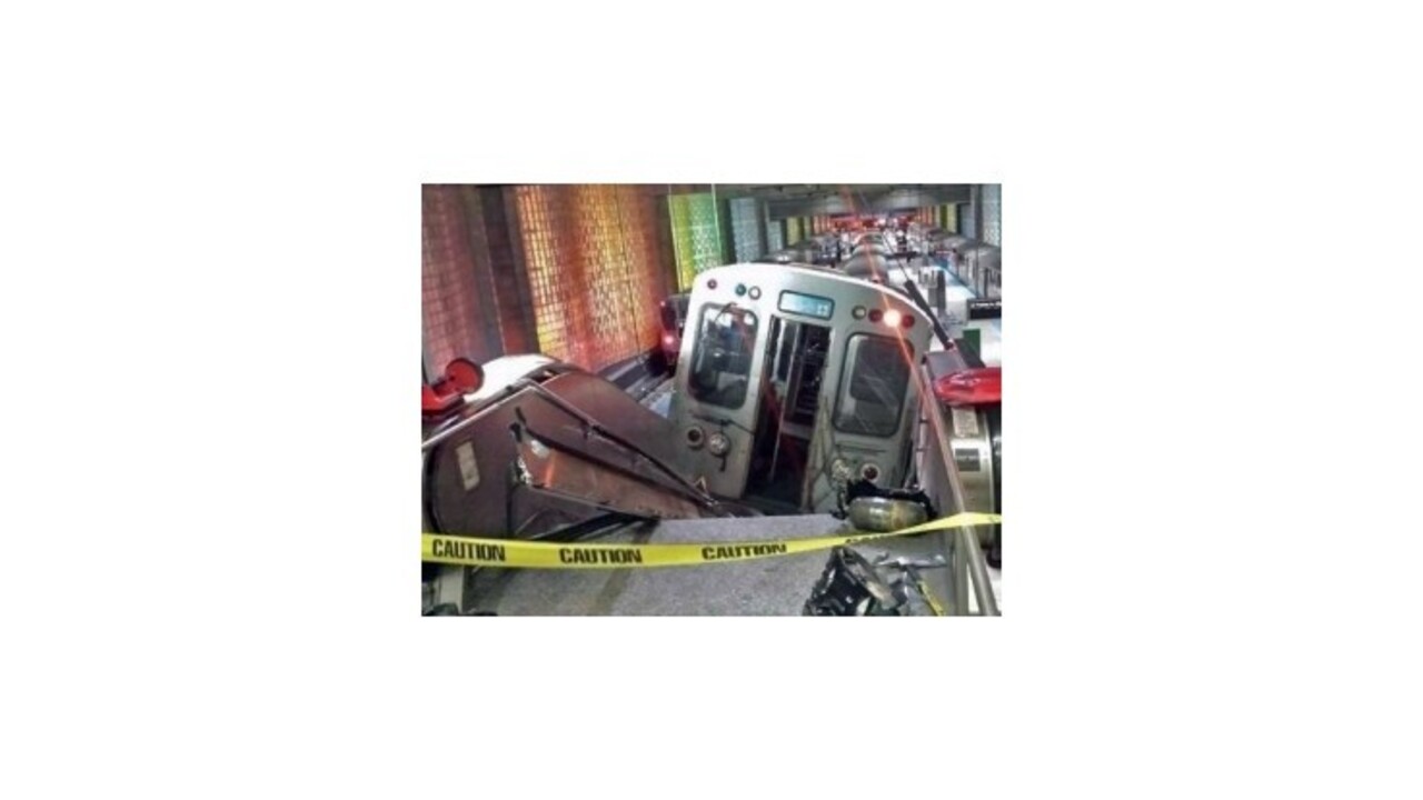 Nehoda metra v Chicagu si vyžiadala 32 zranených