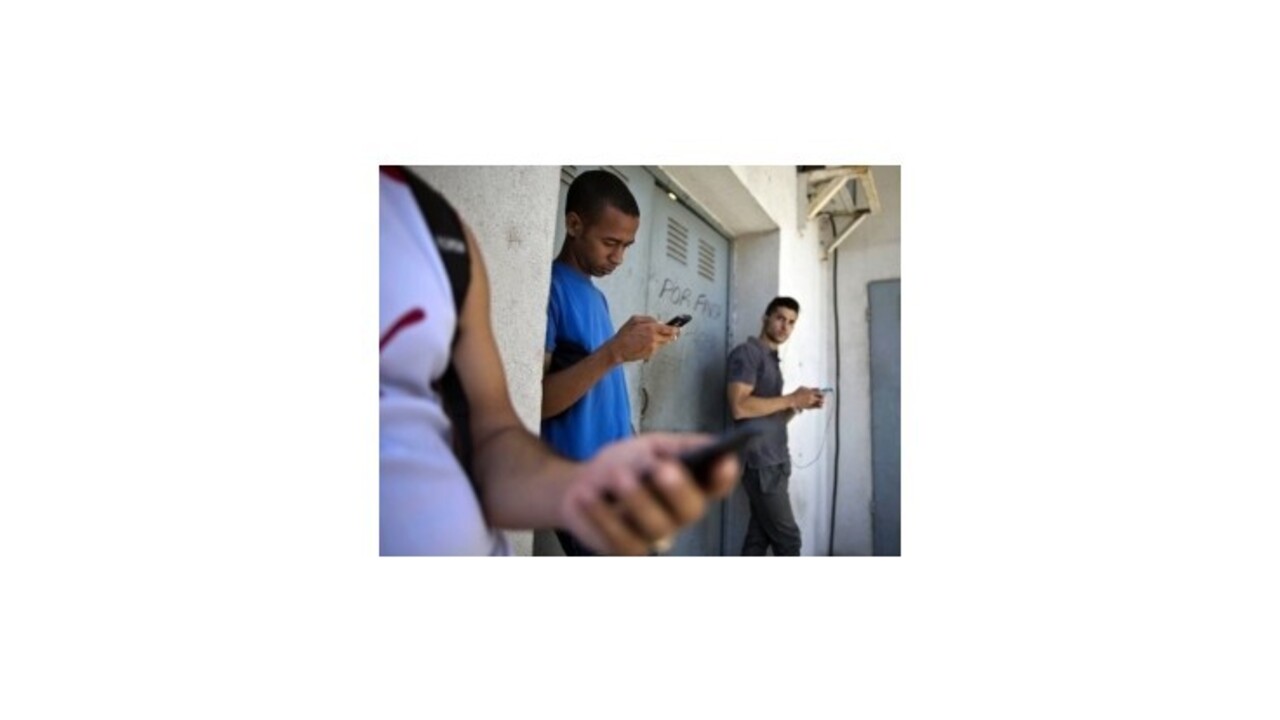 Európsky parlament odhlasoval zrušenie poplatkov za roaming