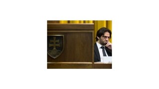 Kaliňák tvrdí, že polícia strieľa na autá s civilistami pravidelne