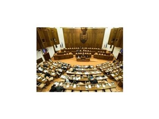 Poslanci zvolili päť kandidátov na ústavných sudcov
