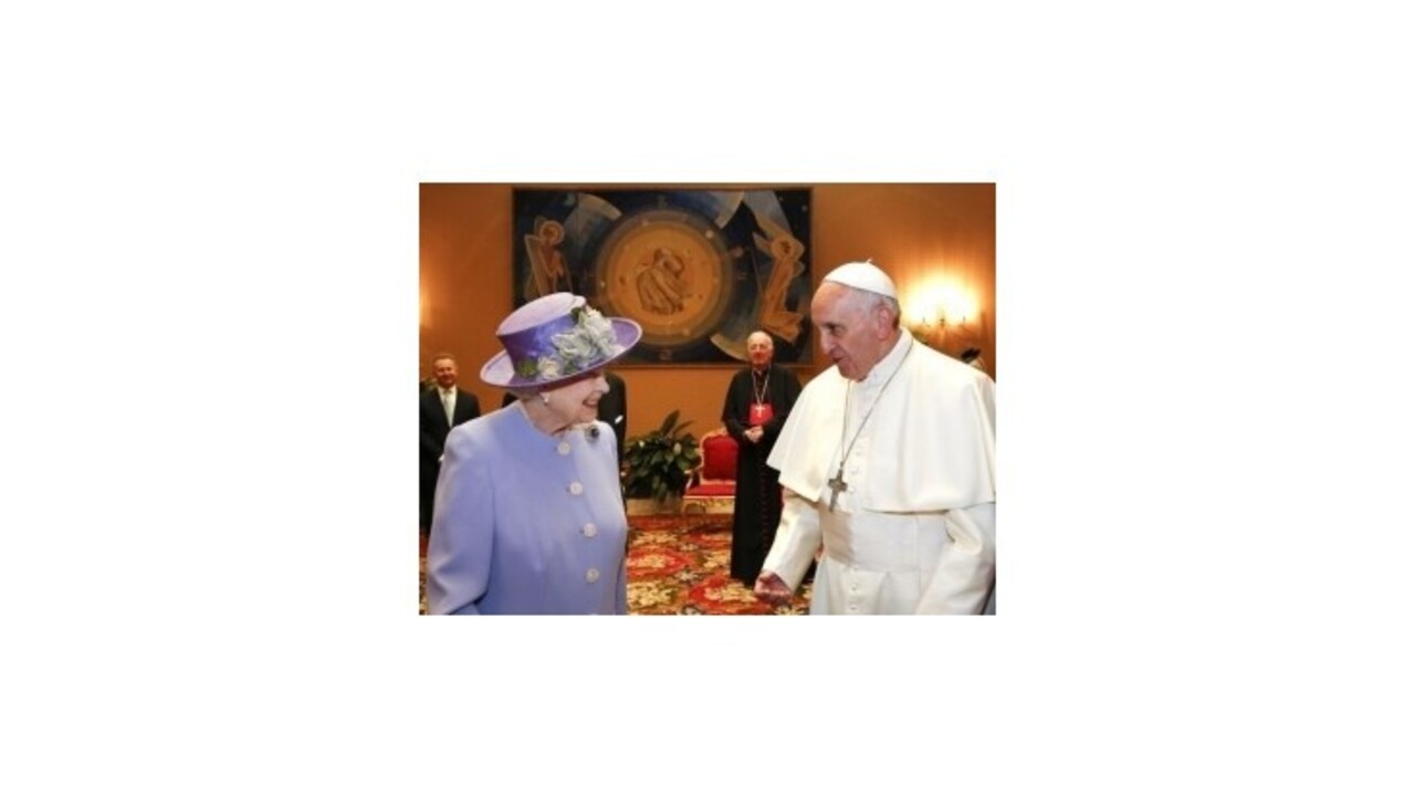 Pápež František prijal britskú kráľovnú