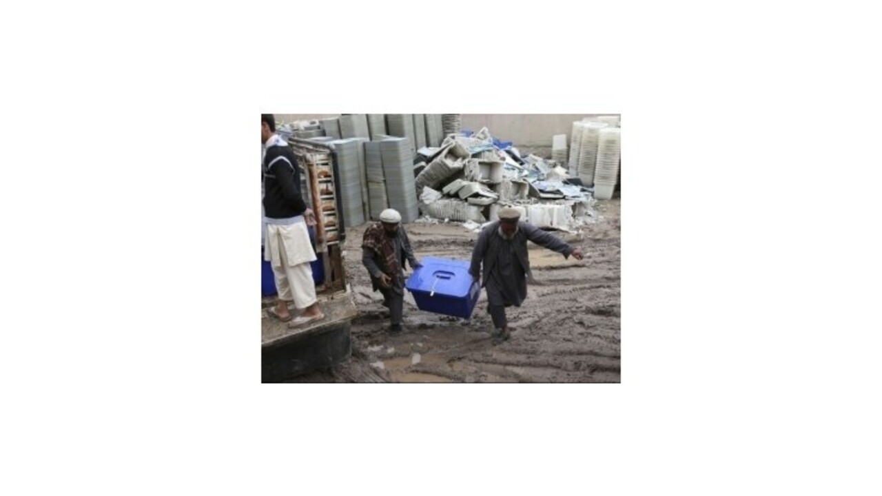 Doprava volebných lístkov do Kábulu môže trvať aj týždeň