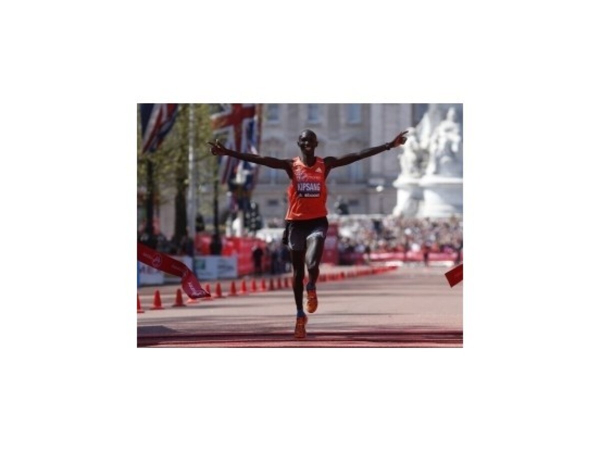 Svetový rekordér Kipsang druhýkrát v kariére vyhral Londýnsky maratón