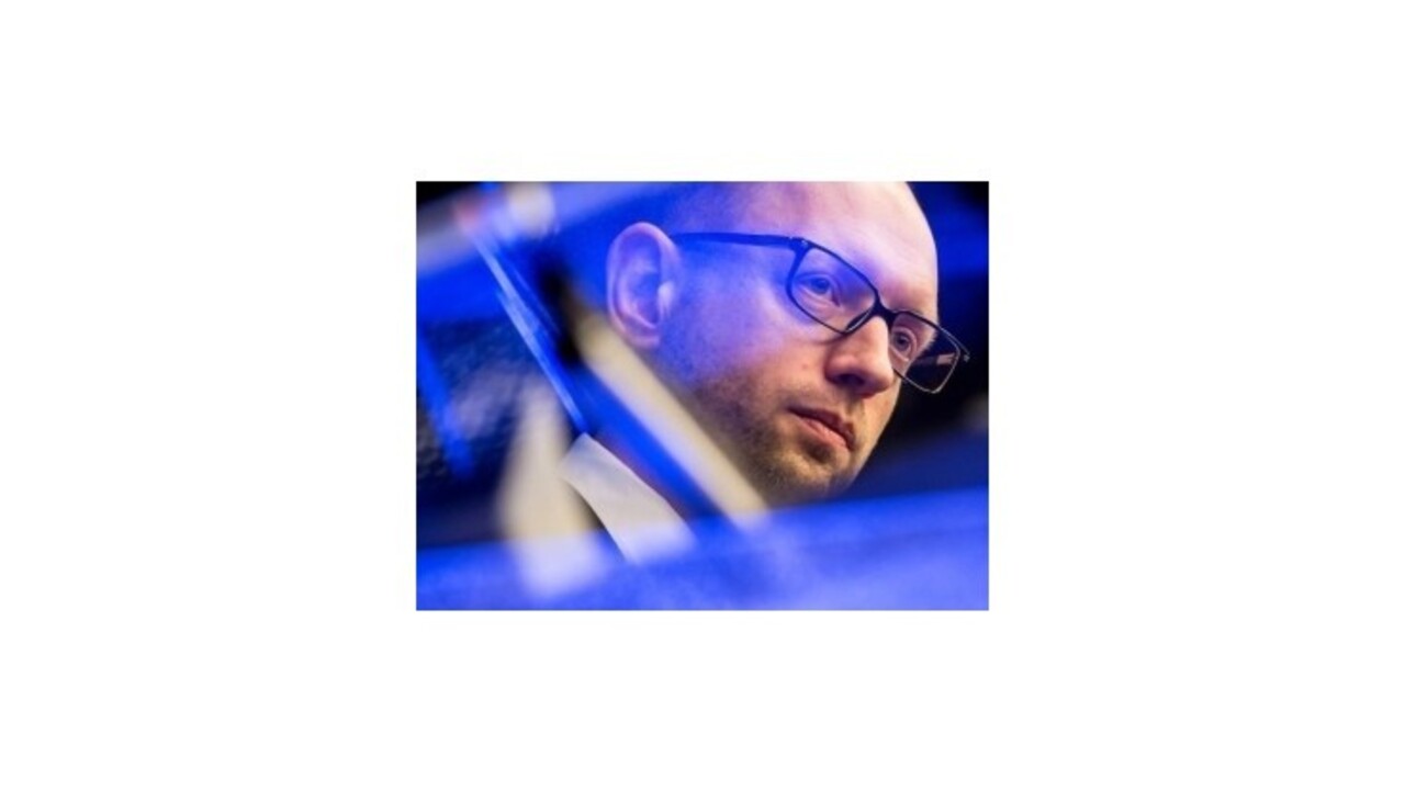 Jaceňuk varuje Putina pred sabotovaním prezidentských volieb