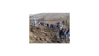 Úrady potvrdili vyše 2100 obetí piatkového zosuvu pôdy v Afganistane