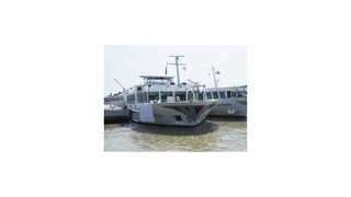 Do piliera Starého mosta narazila loď