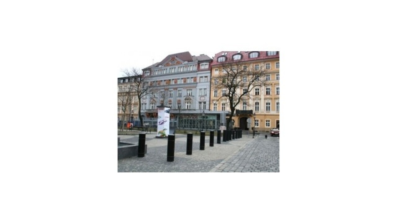 Plot pri ambasáde USA ostane ešte dva roky, možno aj dlhšie