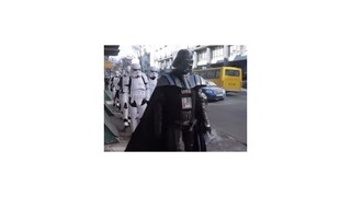 Vo voľbách primátora Kyjeva šliape Kličkovi na päty Darth Vader