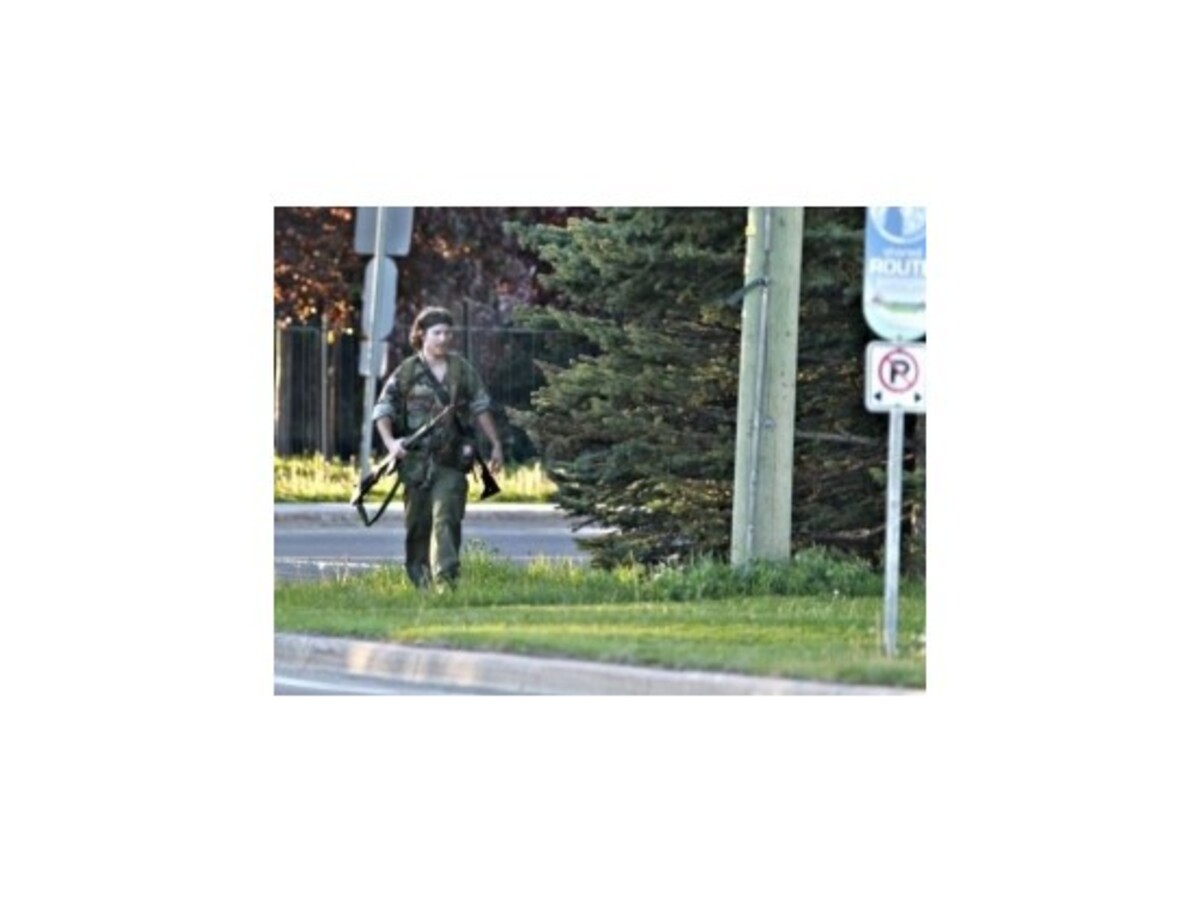 Zadržali mladíka podozrivého zo zastrelenia troch kanadských policajtov
