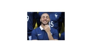 Chlapec chcel dať bozk Benzemovi, skončil v rukách polície