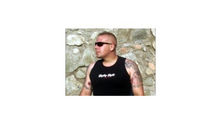 Speváka a herca Rogela právoplatne oslobodili v kauze bitky v klube Obluda