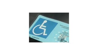 Telesne postihnutej žene nechcú povoliť parkovať na miestach pre invalidov