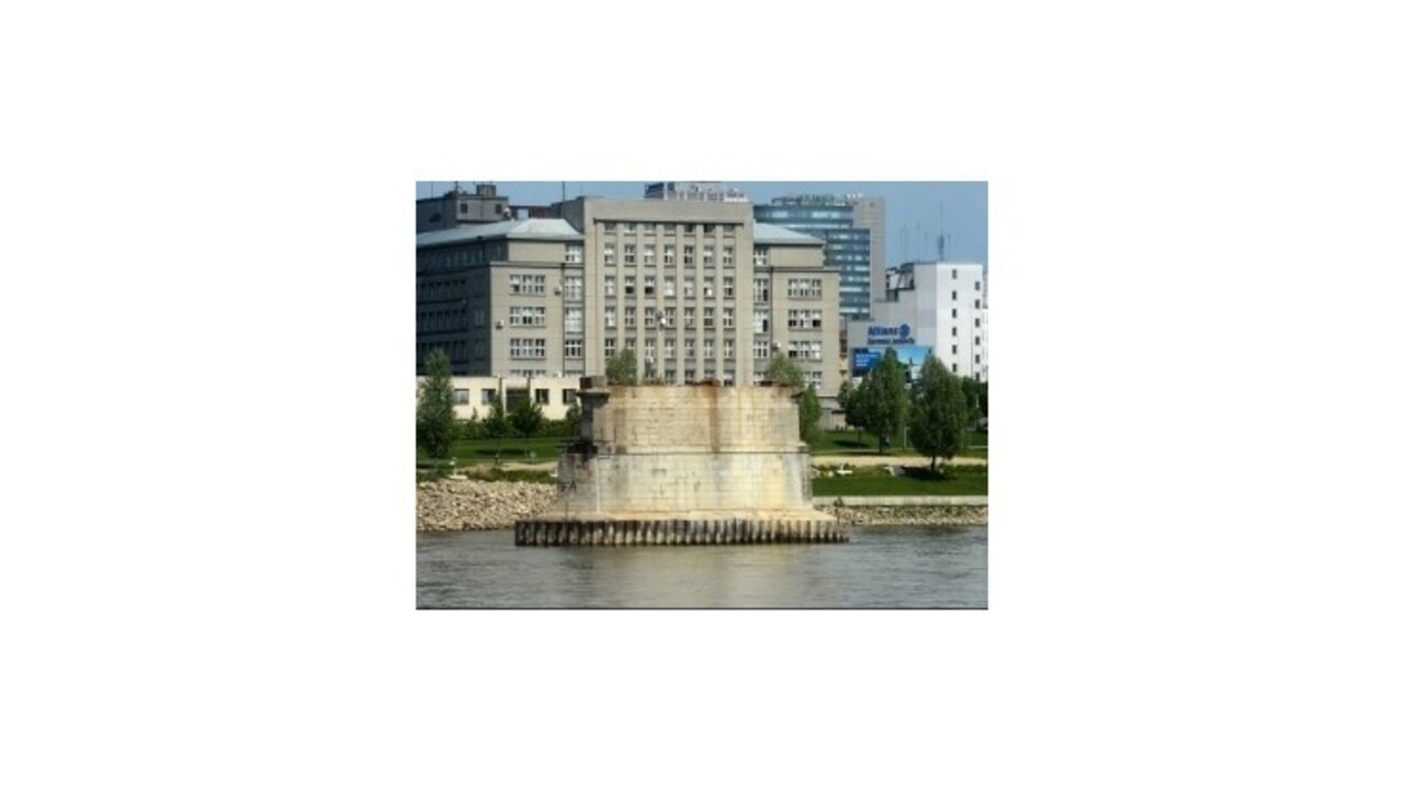 Pod hladinou Dunaja môžu byť nevybuchnuté bomby z vojny