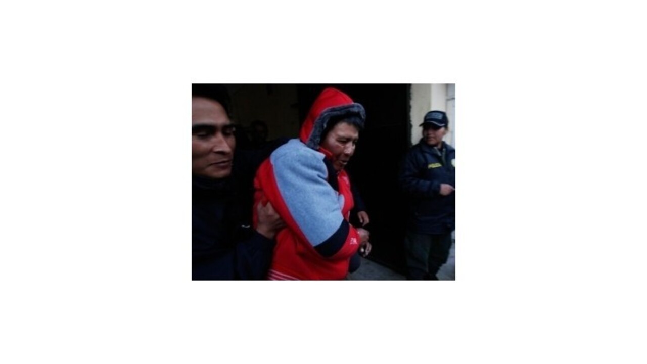 Mentálne narušený muž dobodal na letisku v La Paz 11 pasažierov
