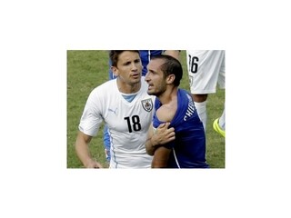Chiellini necíti voči Suarezovi hnev: Trest od FIFA je prehnaný