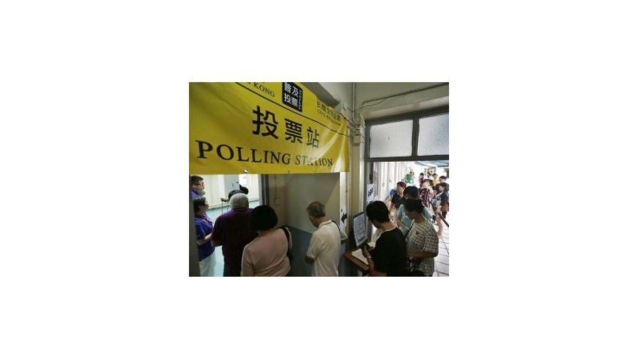 Státisíce Hongkončanov hlasovali proti politike Pekingu